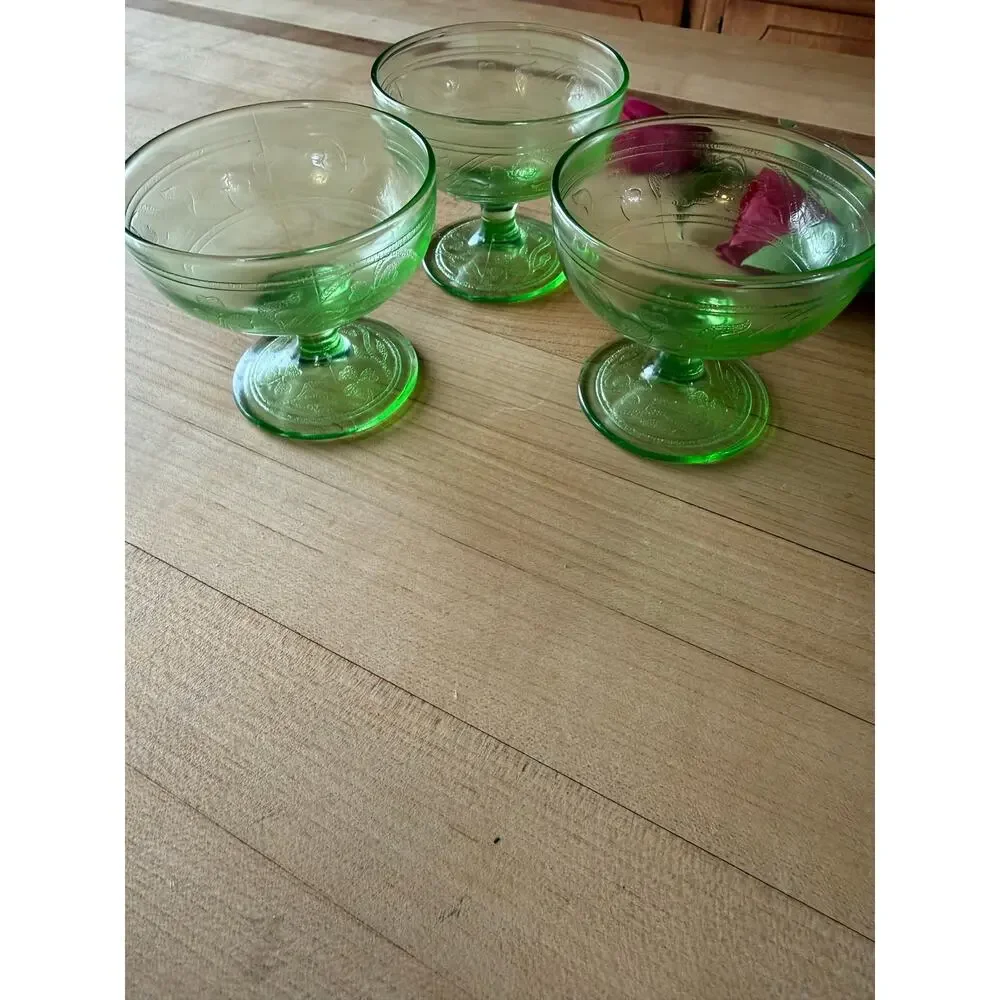 Vintage 1930s Hazel Atlas Cloverleaf Uranium Depression Glass Dish